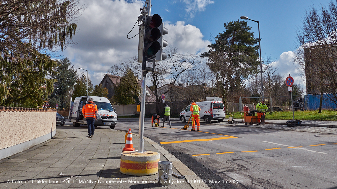 15.03.2023 - Ampel in der Niederalmstraße 16 in Neuperlach